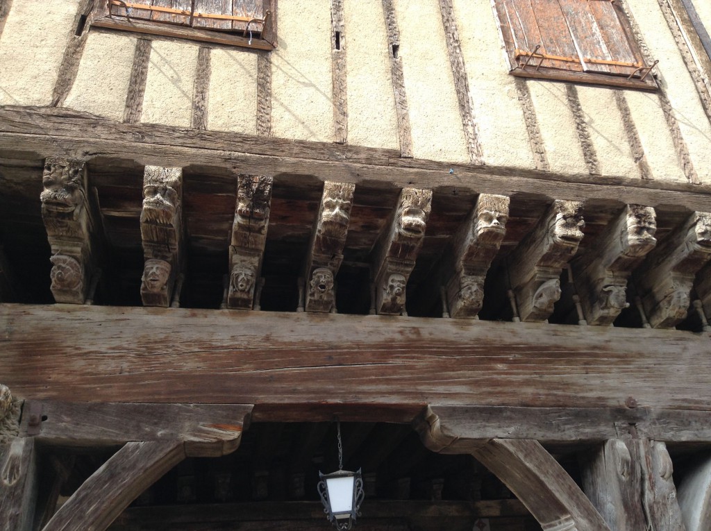 Wooden creatures of herlaldry